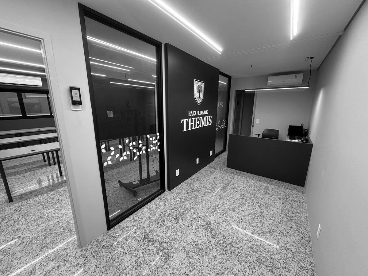 Recepção e secretaria da Faculdade Themis
